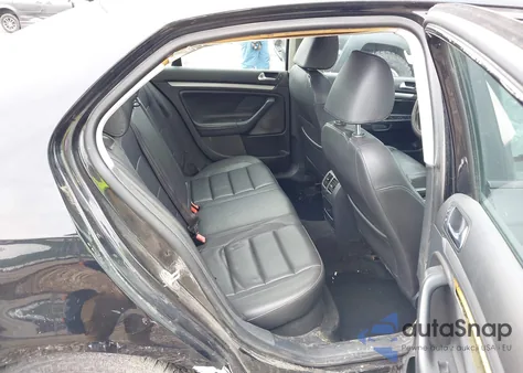 2010 Volkswagen Jetta Limited Edition z USA, uszkodzony, nr VIN 3VWRZ7AJXAM098463